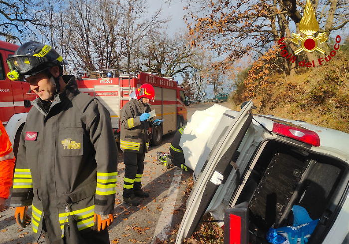 Incidente vicino a Fabro, auto esce fuori strada: ferito trasportato in elisoccorso all'ospedale 