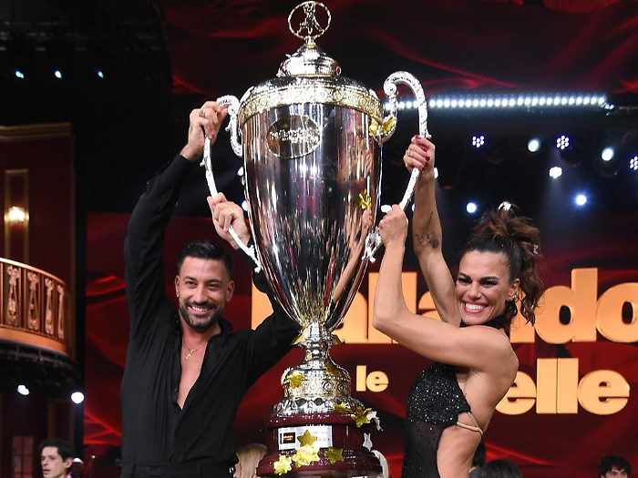 Ballando con le stelle, tutti i vincitori delle passate edizioni. Ecco chi &egrave; il ballerino che ha trionfato pi&ugrave; volte