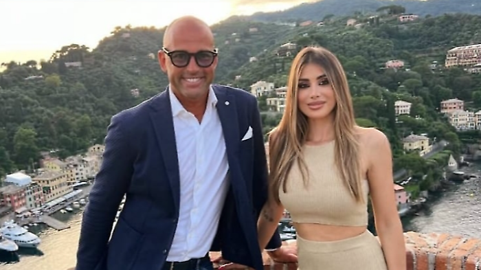 Nicoletta Larini, com'&egrave; nata la storia con Stefano Bettarini: "All'epoca ero fidanzata da quattro anni". Il primo incontro, il rapporto con Simona Ventura e i figli