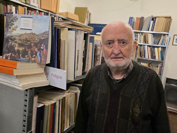 L'86enne libraio dell'arte Giovanni Carnevali: "Custodisco storia e cultura in 150 mila volumi"