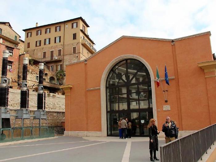 Rasa i capelli della cognata per gelosia: condannata