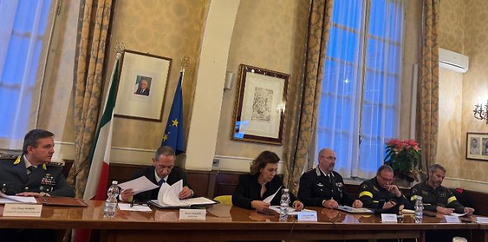 Terni, vertice del Comitato provinciale per l'ordine e la sicurezza: le misure adottate per le festivit&agrave; natalizie e il Capodanno