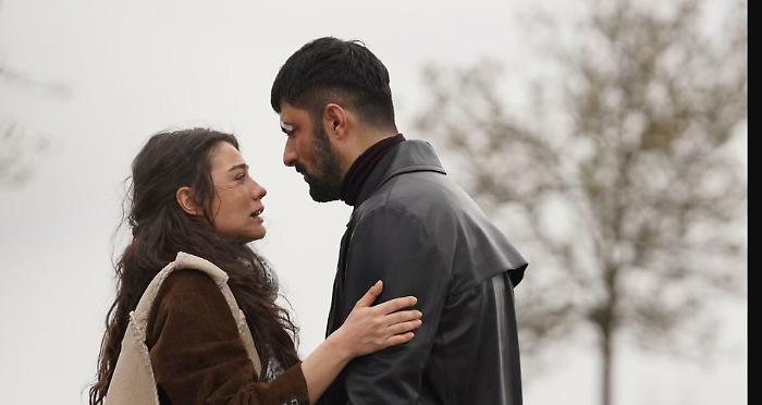 Io sono Farah, la puntata di stasera 23 dicembre sconvolge tutto: Tahir perde il controllo e Farah lo allontana