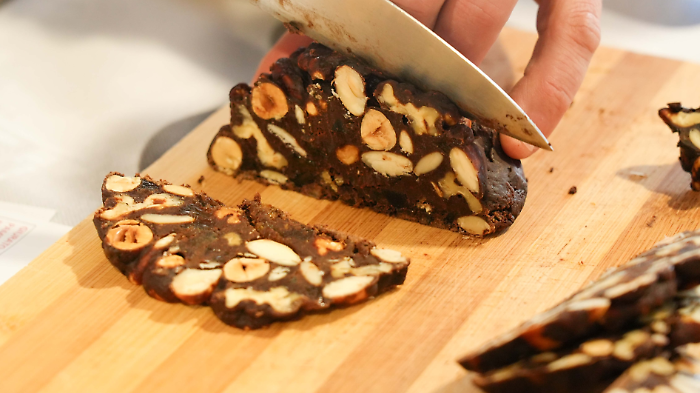 Natale, i 7 dolci tipici della tradizione umbra: dal pampepato al torciglione 