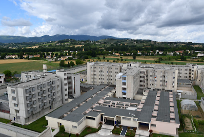 Droga in carcere con il drone. Il velivolo caricato con 3 etti di hashish intercettato dalla penitenziaria: arrestato il pilota