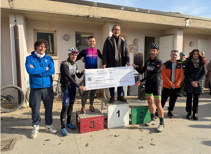 Oltre 200 partecipanti alla Panbrulata per il Chianelli: al ciclodromo gruppi di appassionati di mountain bike, gravel e podismo