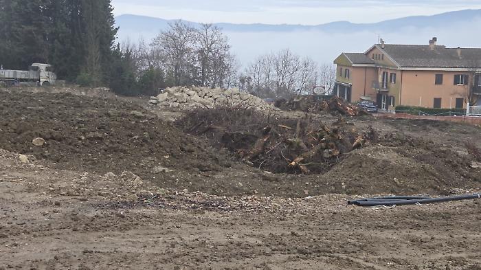 Caserma dei vigili del fuoco a Todi, dopo gli stop ripresi i lavori