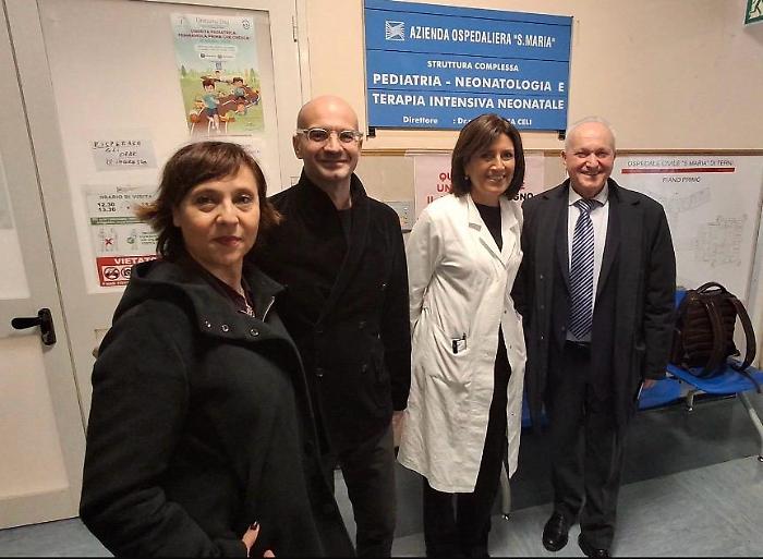 Terni, il Servizio Idrico Integrato don al reparto di Pediatria del "Santa Maria" un bilirubinometro: evita i prelievi di sangue sui neonati 