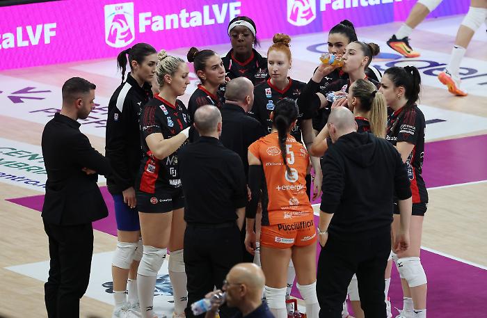 Solo un punticino per la Bartoccini Mc Restauri, Macerata passa al tie-break