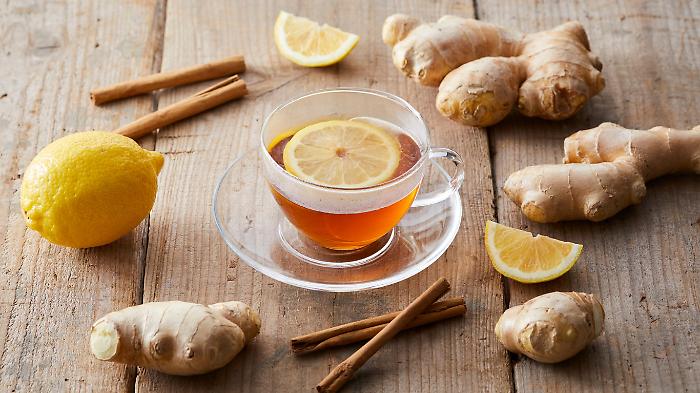 Rimedi naturali dopo le feste: come digerire senza sensi di colpa tra tisane, zenzero e camminate
