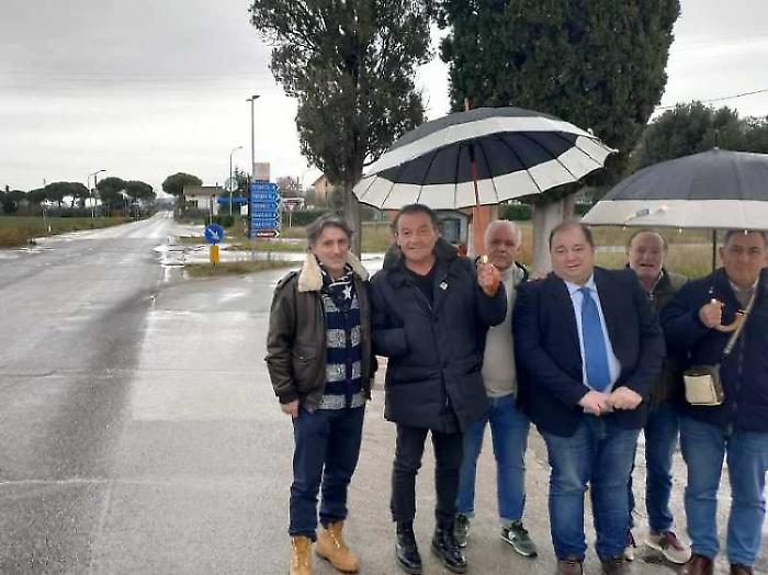 "Tratto di strada pericoloso". Chiesta la realizzazione di una rotatoria all'incrocio di Pineta