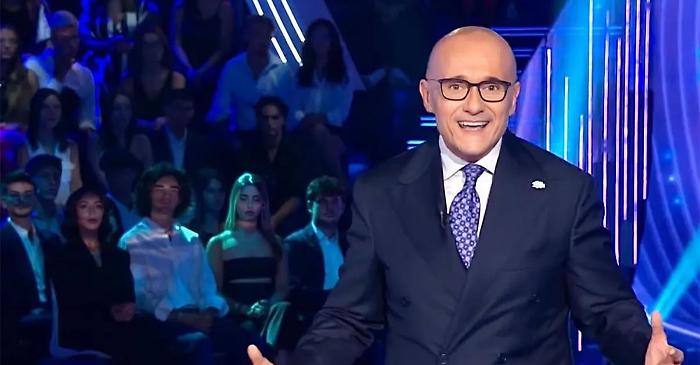 Alfonso Signorini sparisce da Instagram: silenzio social dopo le accuse di Fabrizio Corona