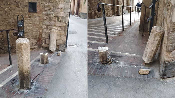 Perugia, distrutta la colonnina in cima alle scalette dell'acquedotto