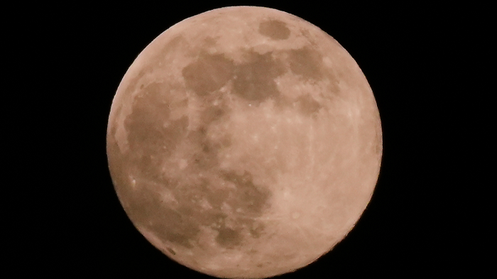 Superluna del lupo, quando ammirare la prima Luna piena del 2026 e perch&egrave; si chiama cos&igrave;. Tutti i fenomeni astronomici da non perdere quest'anno