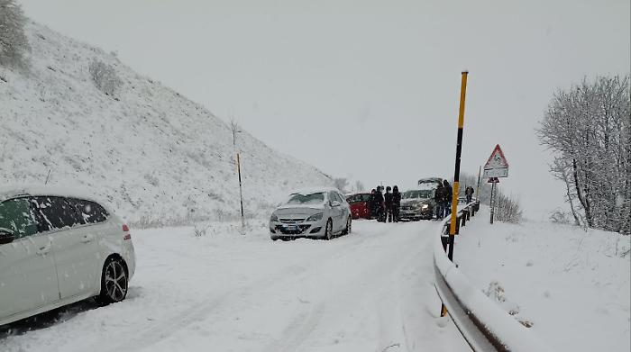 Neve e rischio idrogeologico in Umbria, protezione civile in azione: "Evitare spostamenti non necessari"