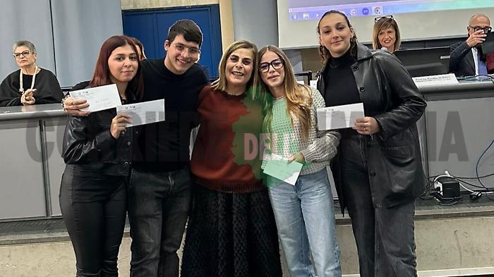 La scuola stupisce ancora: sfoglia (e leggi) l'inserto