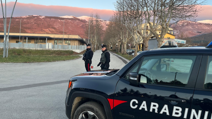 Si spaccia per maresciallo e chiede 11mila euro a una donna di 73 anni: arrestato 33enne per tentata truffa. Denunciato il complice 