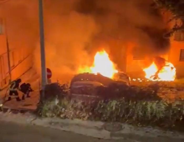 Tre auto a fuoco a Gualdo Tadino: il video dell'incendio