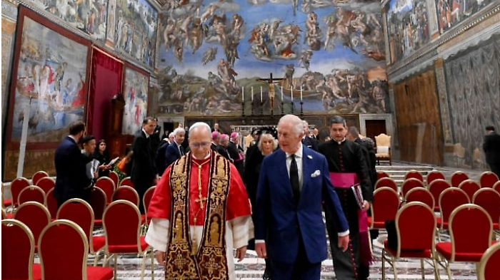 Re Carlo batte la principessa Anna e segna un nuovo record: 533 impegni reali nel 2025