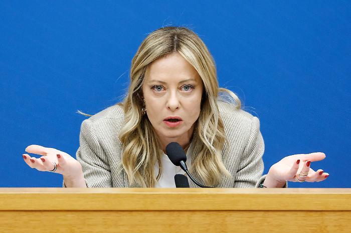 Fine vita, Meloni: "Lo Stato deve combattere solitudine e abbandono. Decide il Parlamento"