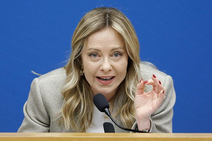 Anche il Corriere alla conferenza stampa di Giorgia Meloni