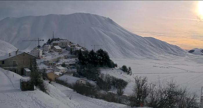 Notte di gelo a Castelluccio di Norcia: toccati i -27,3 gradi al Pian Grande