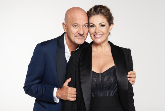 Zelig 30 debutta su Canale 5: Claudio Bisio e Vanessa Incontrada guidano la festa dei 30 anni
