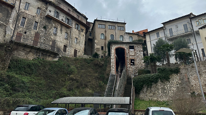 Narni, al via i lavori per gli ascensori. In programma la sostituzione e la messa in sicurezza degli impianti di risalita dal Suffragio al centro