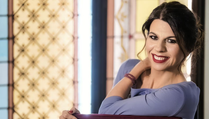 Primo appuntamento 2026 per Splendida Cornice con Geppi Cucciari su Rai 3: tra gli ospiti Anna Ferzetti, Roberto Vecchioni e Marco D'Amore