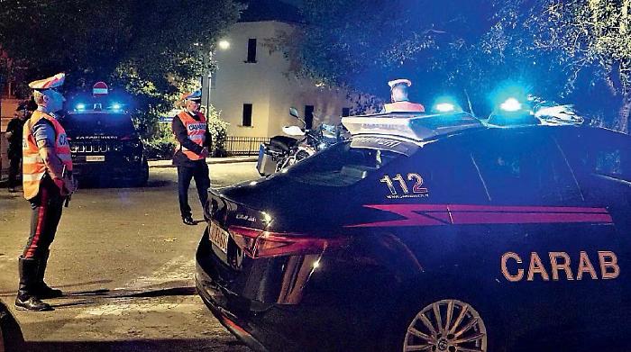 Tentata rapina a mano armata in tabaccheria, ferito uno dei titolari dopo colluttazione