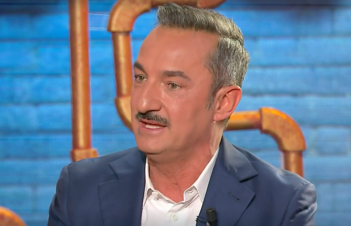 Nicola Savino si confessa: "Un infanzia in solitudine a causa del lavoro di pap&agrave;. Donne? Ne ho avute poche"