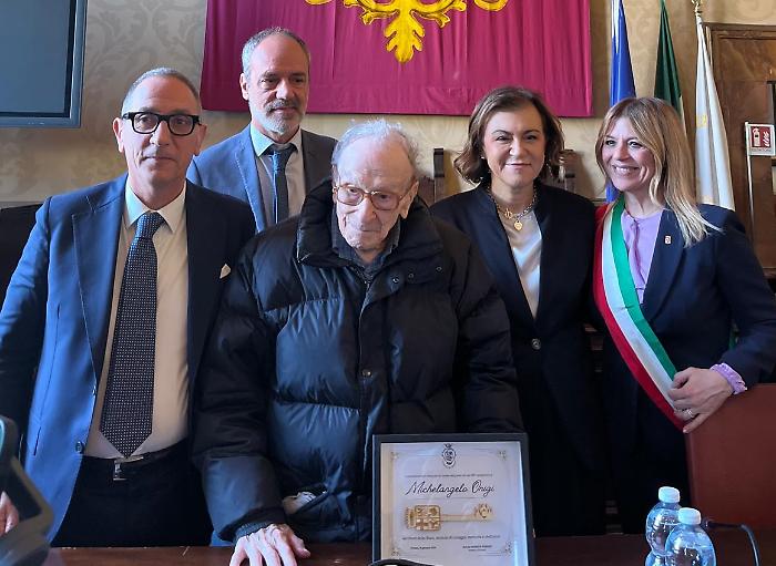 Orvieto, consegnate le "Chiavi della Citt&agrave;" a Michelangelo Onigi: 105 anni e sopravvissuto al campo di concentramento nazista di Buchenwald