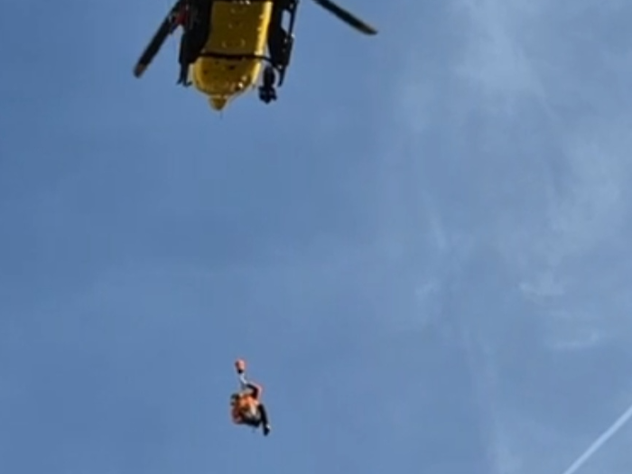 Terni, climber infortunato sulla Falesia di Ferentillo: spettacolare recupero in volo con il verricello