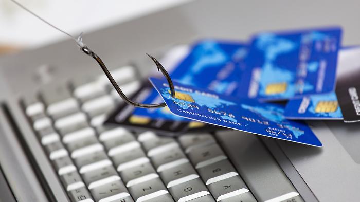 Bonifico di 7.000 euro dirottato via web injection: la pronta denuncia salva l'azienda perugina