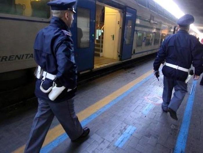 Tragedia a Ospedalicchio: ragazzo di 25 anni travolto dal treno al passaggio a livello