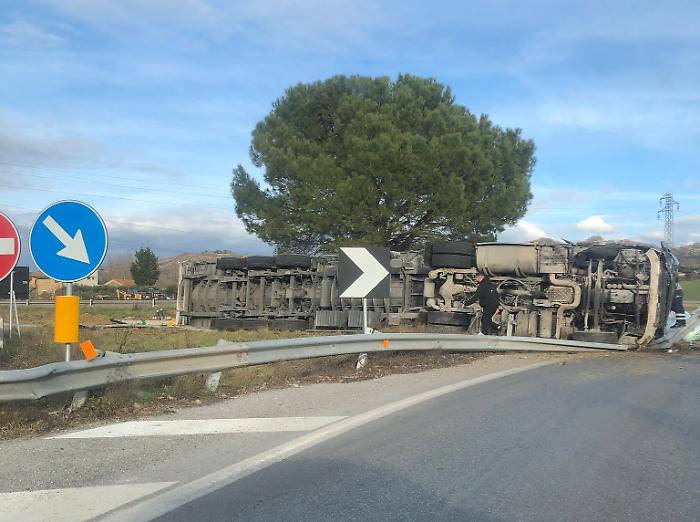 Incidente stradale lungo la E45