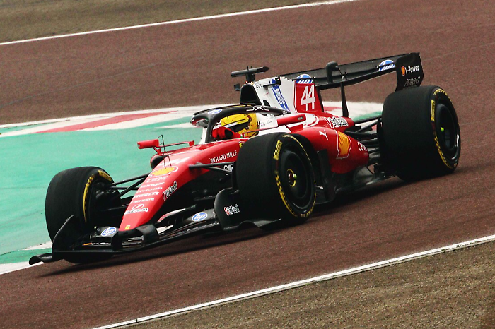 Una Ferrari nel segno di Lauda: ecco la SF-26. Le prime impressioni