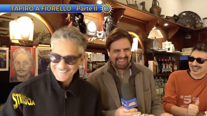 Primo Tapiro di Striscia la Notizia a Rosario Fiorello: "Non faccio scandali, ma ne so pi&ugrave; di Corona"