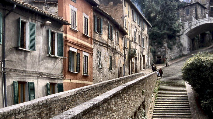 Salite di Perugia: dalla leggenda di Via della Sposa ai segreti del Bulagaio