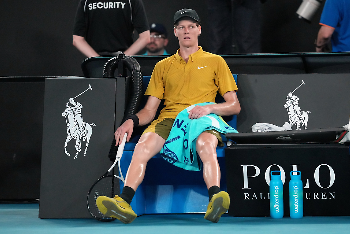 Jannik Sinner e la sfida contro il caldo australiano: "Capelli e carnagione chiara? Non so se incidono. &Egrave; un aspetto che vorrei migliorare"