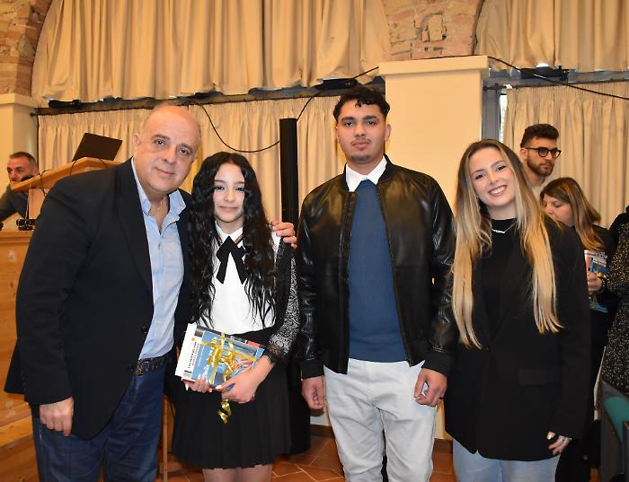 L'eredit&agrave; a colori di Silvana: borse di studio a due studenti della Bufalini. Il racconto di tre donne che lottano con la malattia