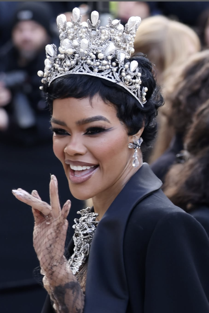 I gioielli rubati al Louvre spuntano fuori alla sfilata di Schiaparelli. Ecco cosa &egrave; successo