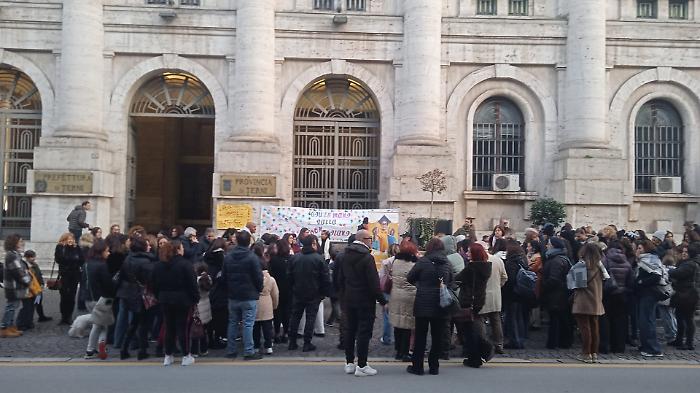 scuola protesta terni presidio