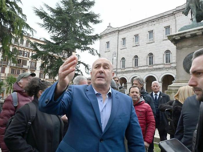 Nuovo ospedale a Terni, il sit in a Perugia con Bandecchi: "Senza risposte, andr&ograve; dai ministri"