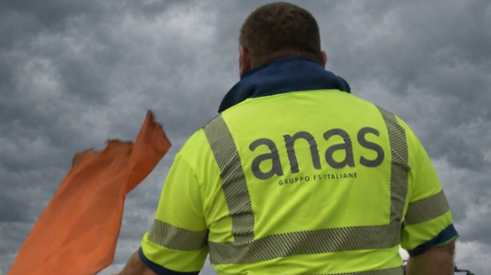 Flaminia temporaneamente chiusa per frana in prossimit&agrave; della frazione di Strettura