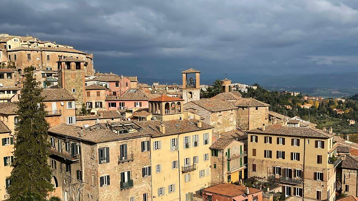 Perugia dall'alto: le 5 terrazze panoramiche con i paesaggi che hanno ispirato i grandi pittori