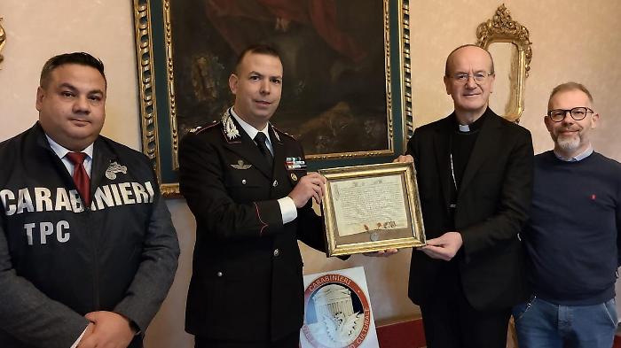 Restituita a Pesaro la bolla papale perduta di Clemente X: era stata messa in vendita alla fiera dell'antiquariato di Campello sul Clitunno