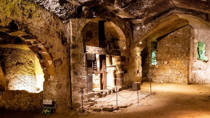 Frane, tra rivelazione e distruzione: una port&ograve; alla luce Orvieto sotterranea, un&rsquo;altra rischia di distruggere Niscemi