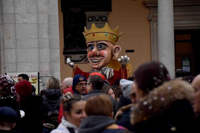 Torna il Carnevale in piazza con Re Dodone. Appuntamento domenica 15 febbraio con l&rsquo;iniziativa pi&ugrave; colorata dell&rsquo;anno