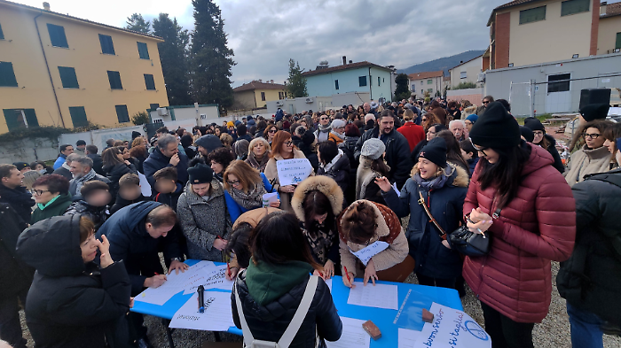Caso Alighieri, manifestazioni in citt&agrave;: "A rischio il progetto Scuola aperta"